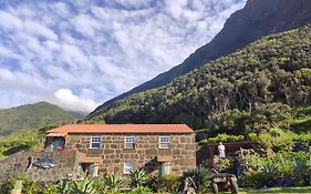 Caldeira Guesthouse